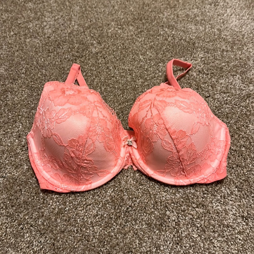 Victoria’s Secret pink lace, 34DDD